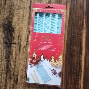 Holiday Pie Crust Mold